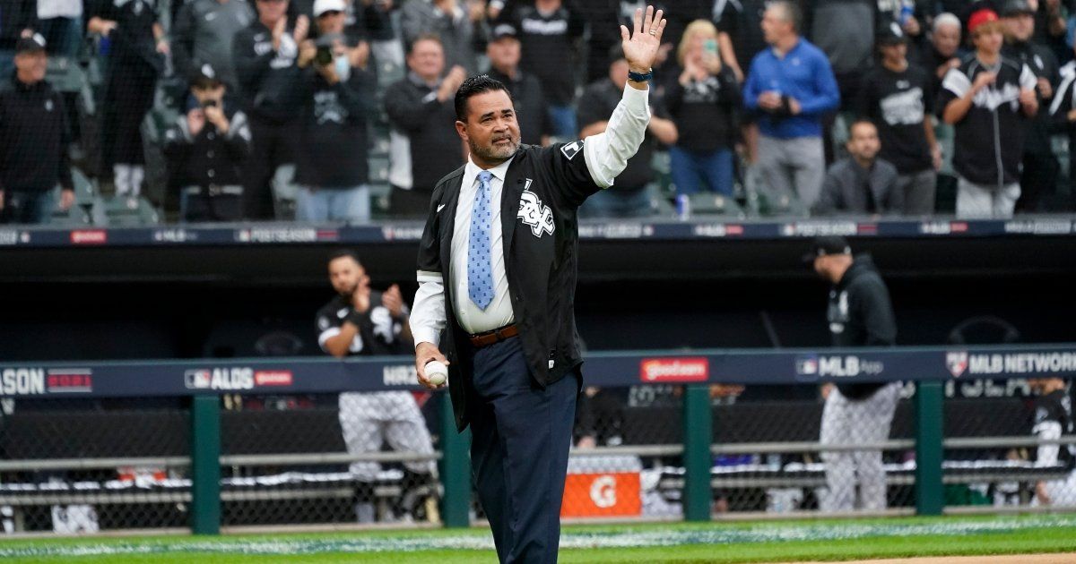 Ozzie Guillén winks at Cuban baseball in the Miami 2024 Caribbean Series