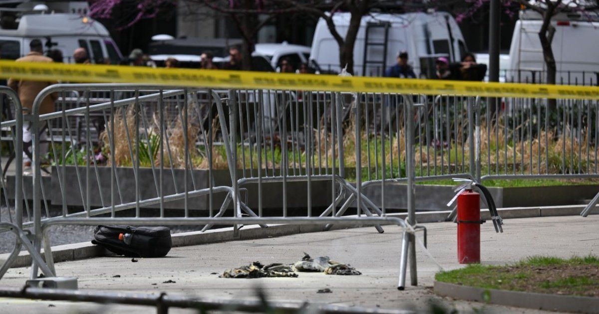 Man sets himself on fire in front of the court where Trump is being tried;  his condition is critical