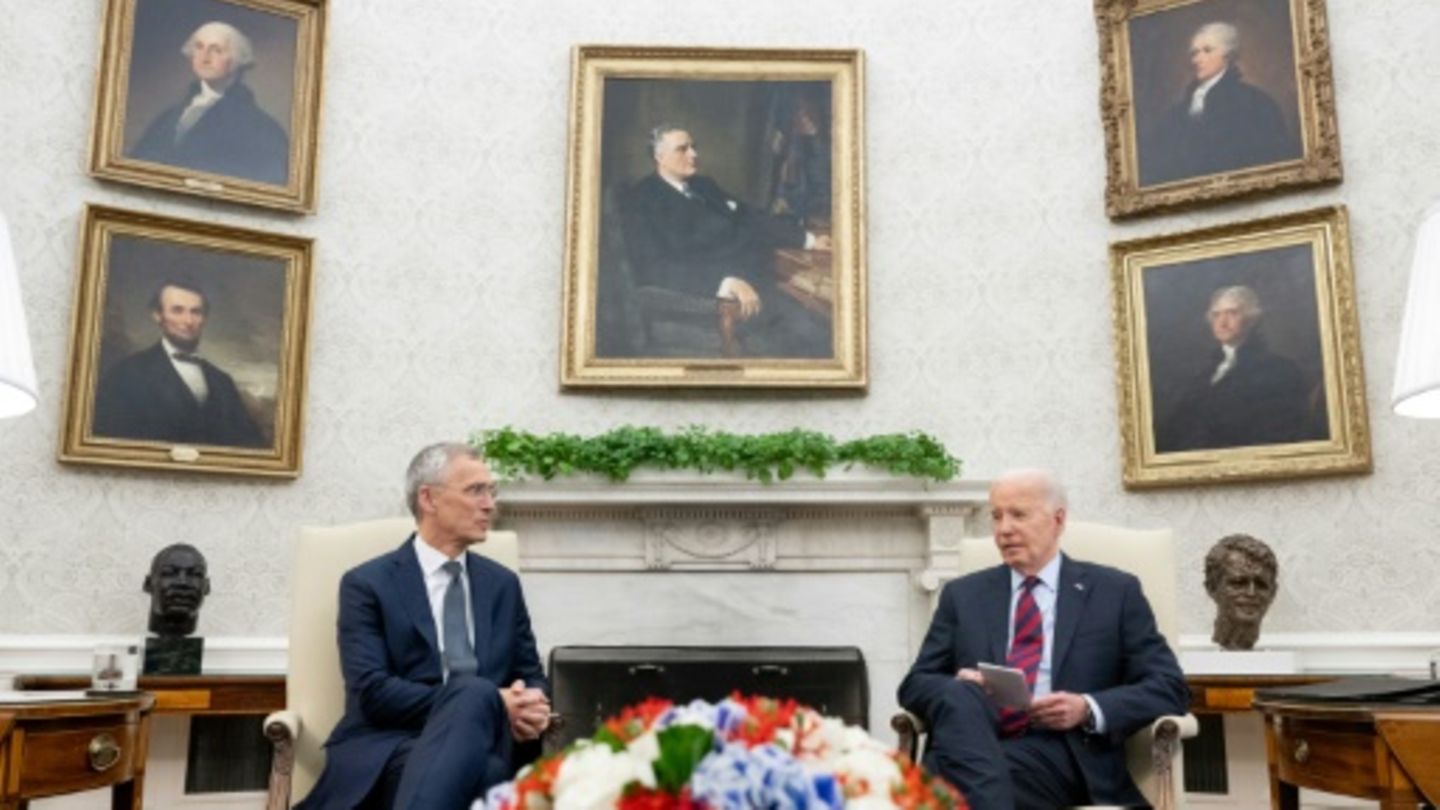 Stoltenberg (l.) und Biden im Weißen Haus