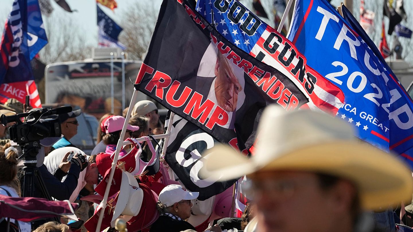US-Mexico border: A pastor stands up to Trump