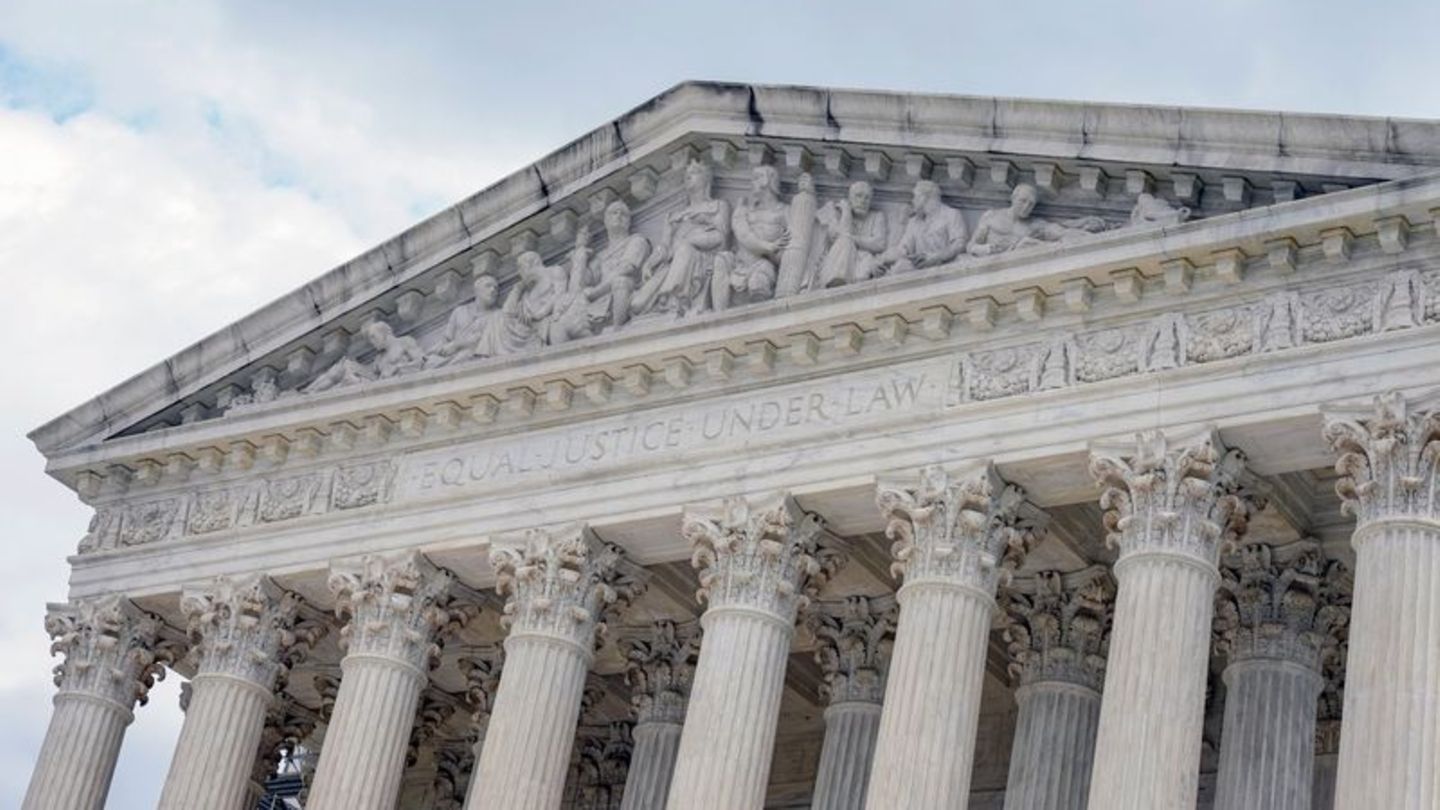 Der Supreme Court in Washington - das Oberste Gerichte der USA. Foto: Mariam Zuhaib/AP/dpa