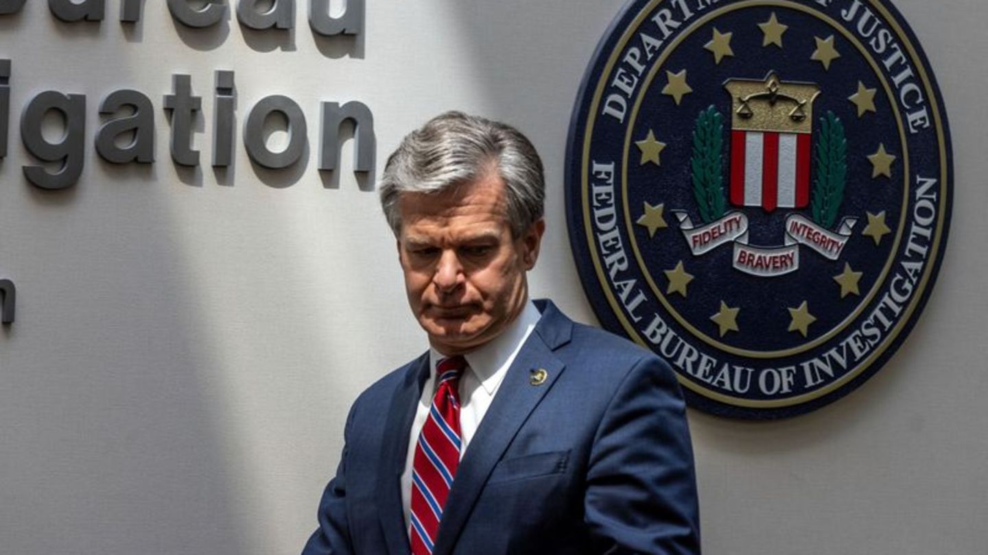 Der FBI-Direktor muss im Kongress Rede und Antwort stehen. (Archivbild) Foto: Chris Machian/Omaha World-Herald/AP/dpa