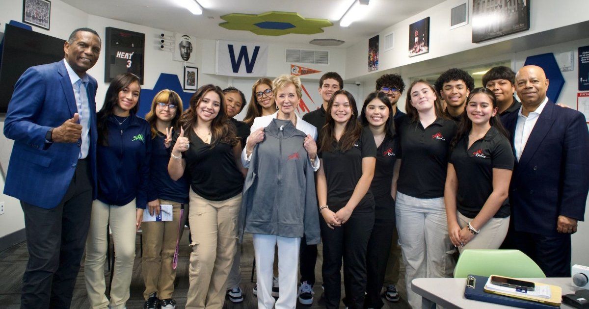 US Secretary of Education Visit School in Miami: "Students learn what they enjoy"