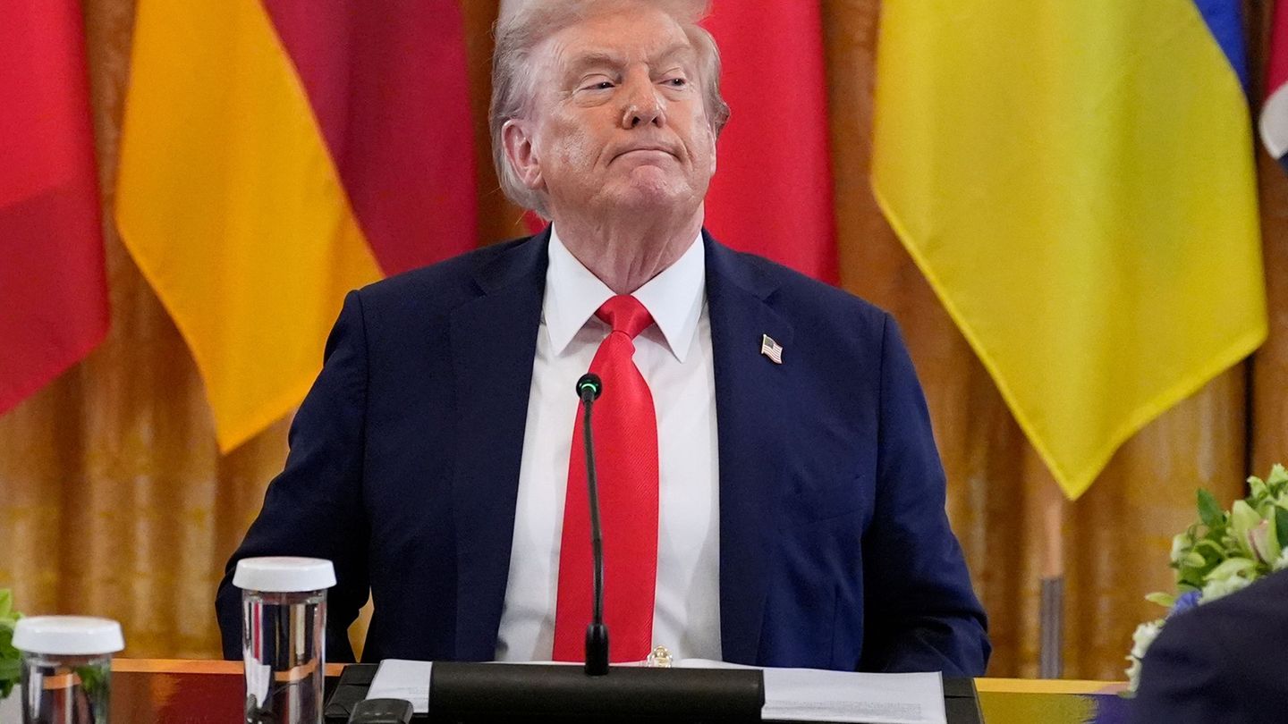 Der Ukraine-Gipfel wurde für ein Telefonat zwischen Trump und Putin unterbrochen. Foto: Alex Brandon/AP/dpa