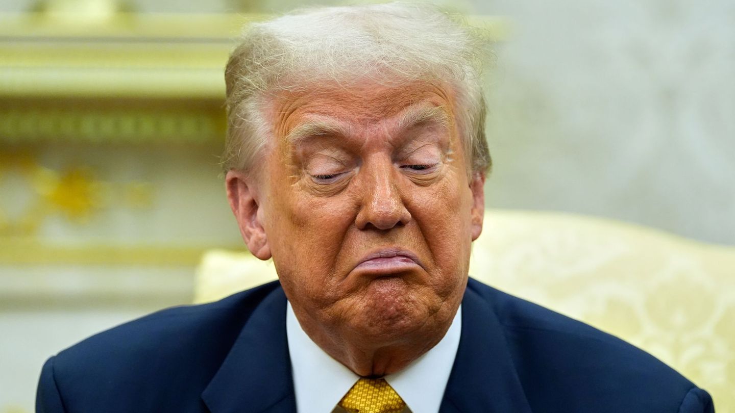 In den USA soll der Oberste Gerichtshof nun über Donald Trumps Zollpolitik entscheiden. (Archivbild) Foto: Alex Brandon/AP/dpa