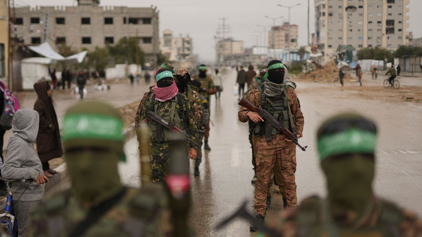 Die Hamas zeigt sich zu unverzüglichen Verhandlungen bereit. (Archivbild) Foto: Abdel Kareem Hana/AP/dpa