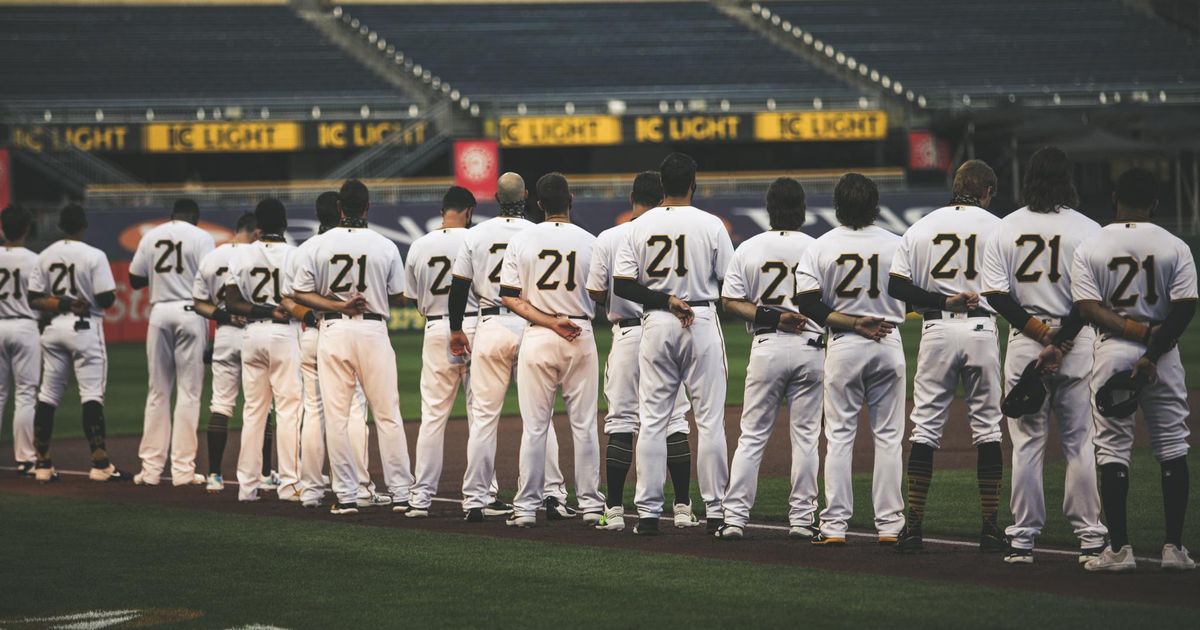 MLB should not withdraw Roberto Clemente's 21