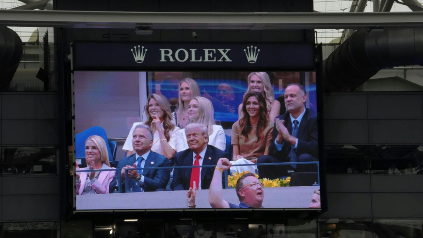 Trump auf Großbildschirm im Stadion in New York