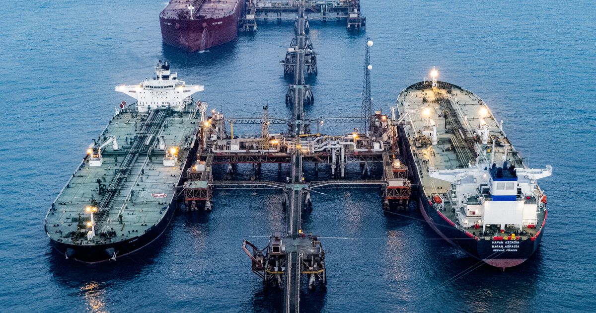 Petroleum prices fall in the face of an increased OPEC+ production forecast