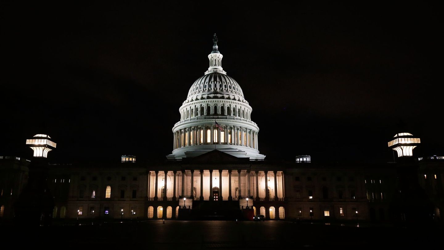 Die Fronten zwischen Republikanern und Demokraten im Kongress sind verhärtet. (Archivbild) Foto: Rahmat Gul/AP/dpa