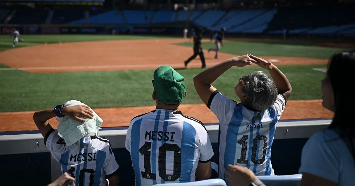 Argentina and baseball, a relationship that grows in silence