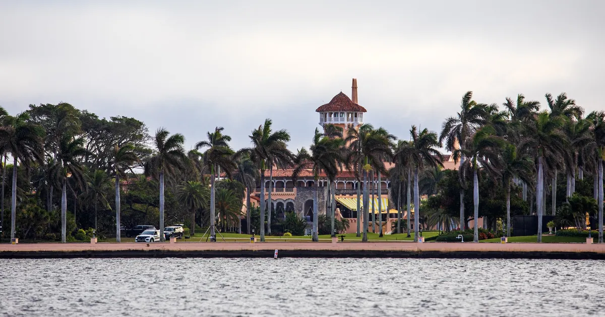 Secret Service kills man who entered Trump's Florida residence armed