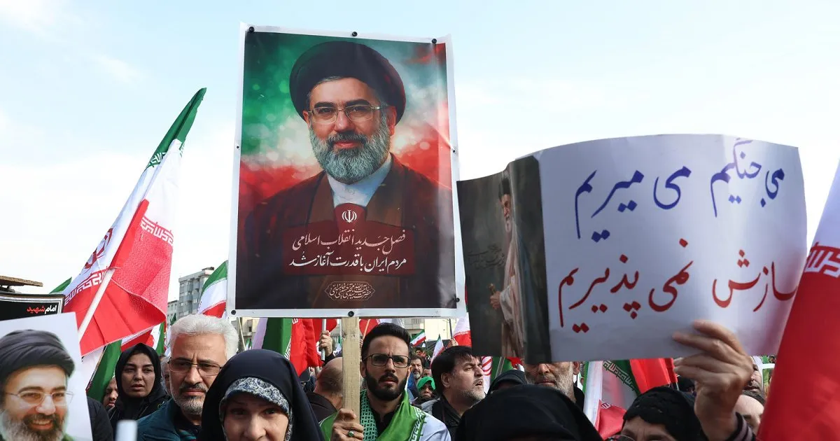 Iran's new supreme leader defies the US and calls for closing Hormuz