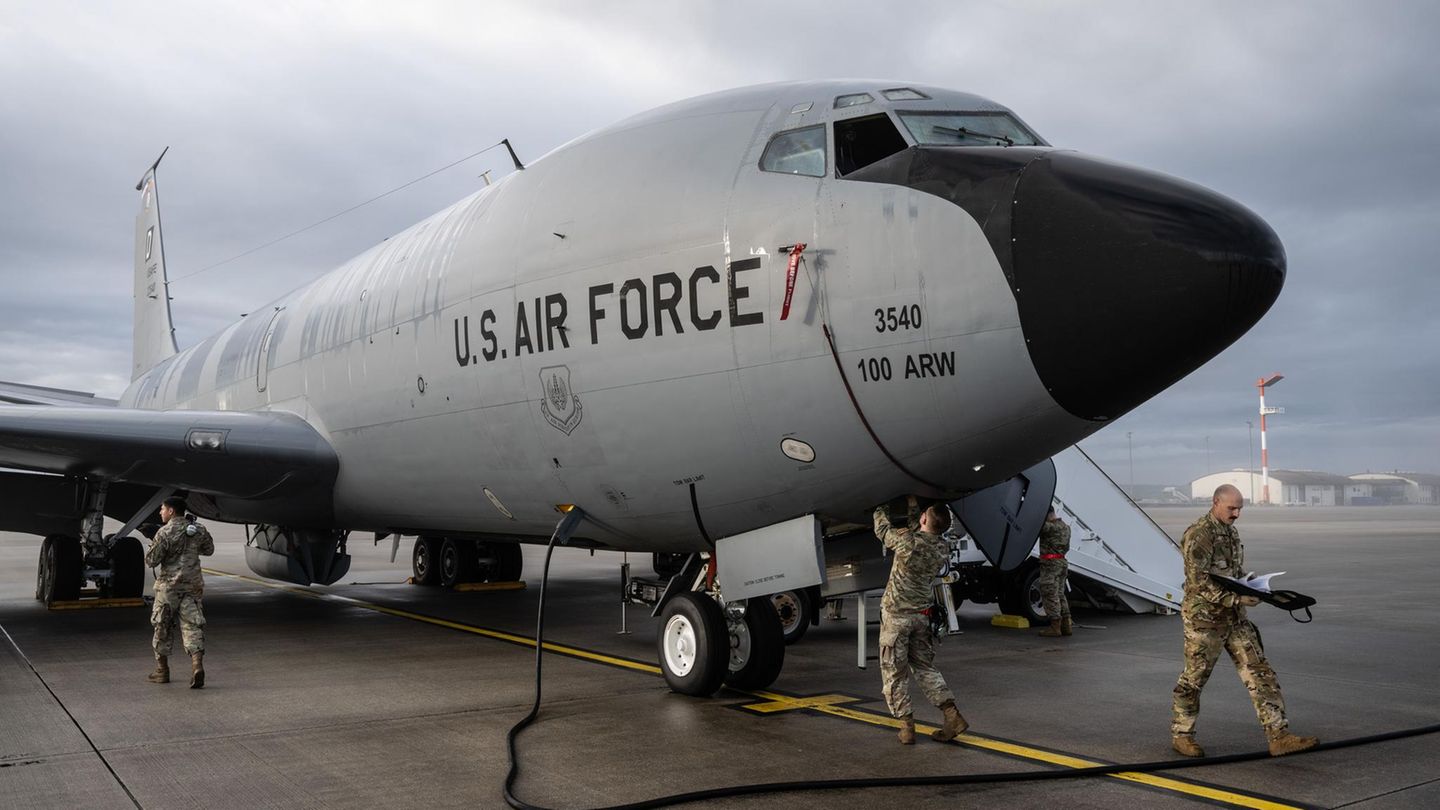 oldaten machen auf der US-Airbase Spangdahlem eine KC-135 Stratotanker Startklar, ein Tankflugzeug der USA (Archivbild)