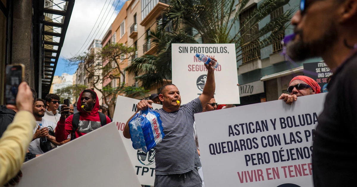Tenerife prepares for the arrival of a cruise ship with hantavirus cases, while the WHO calls for calm amid protests