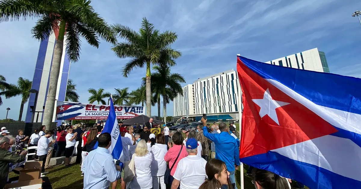 Cuban exile in Miami celebrates the 124th anniversary of the Republic with civic, religious and judicial events
