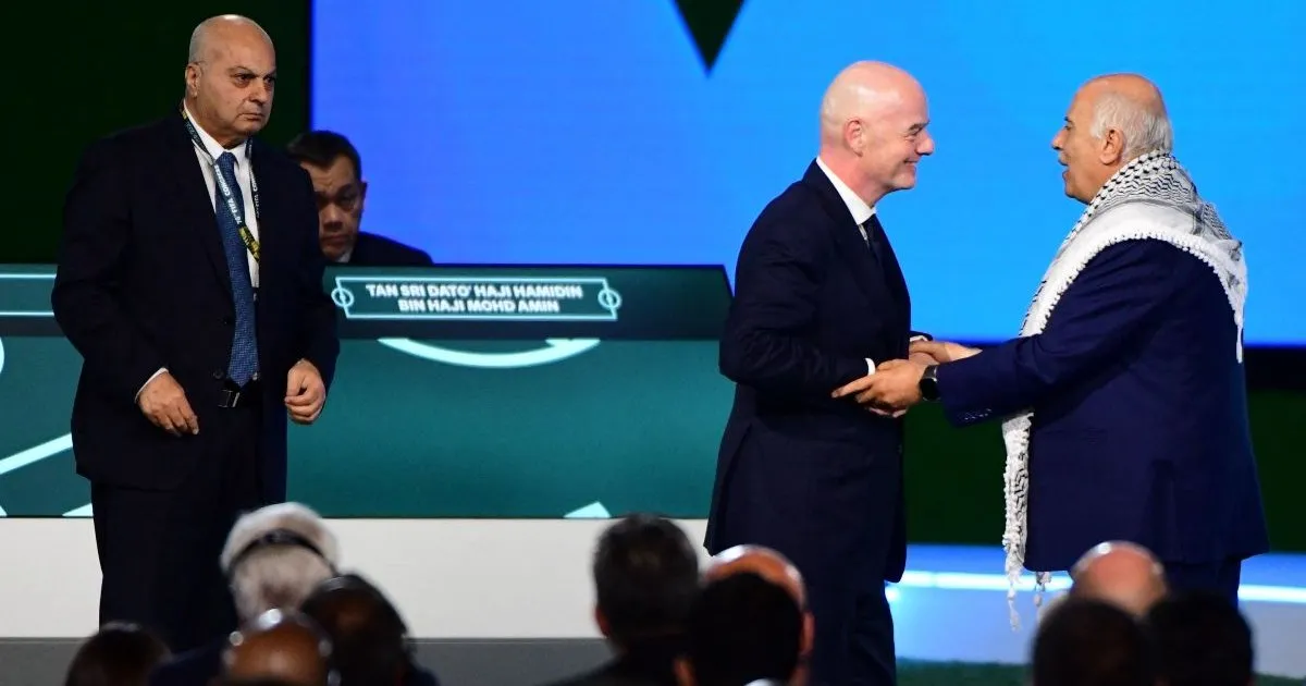 Head of the Palestinian Federation refuses to pose with Israeli leader at FIFA Congress