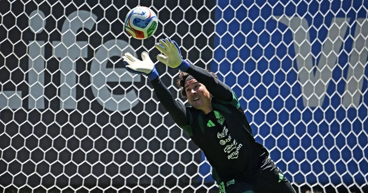 Mexico goalkeeper, on the verge of making history, does not guarantee his participation in the 2026 World Cup