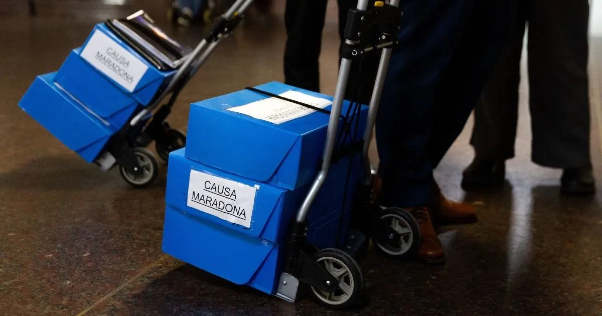 The main defendant in the Maradona trial pushed for home confinement, says the star's daughter