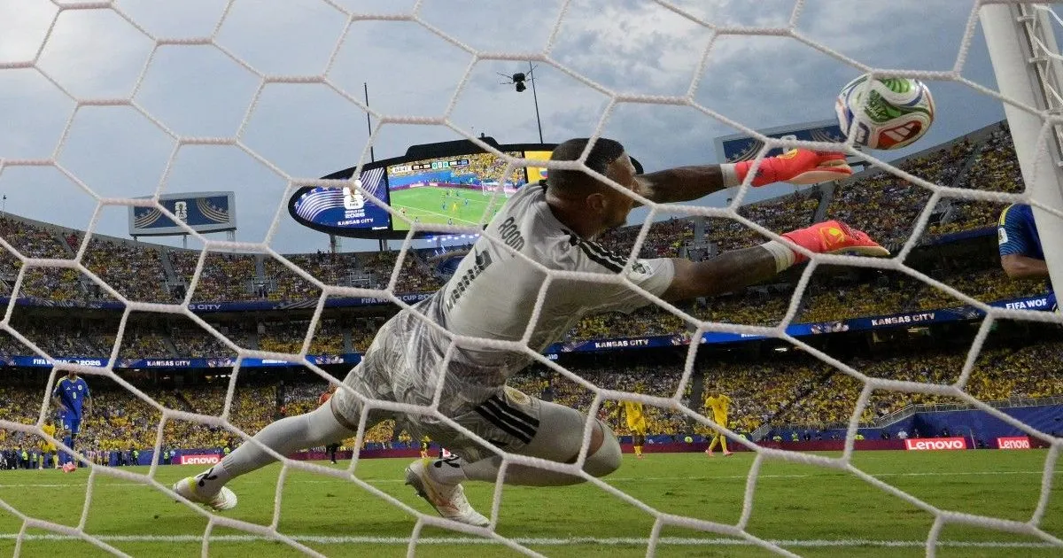 Ecuador stumbles before the Eloy Room wall in Curacao and is on the brink of elimination in the World Cup