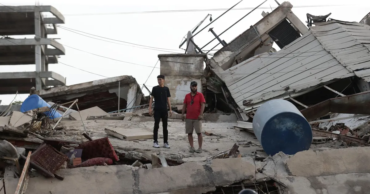 In La Guaira, with more than 100 buildings collapsed, the search is against the clock