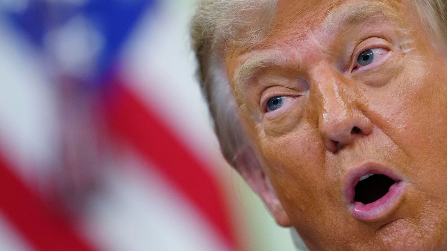 Trump sagt zuvor angekündigte schwere Angriffe auf den Iran ab. Foto: Julia Demaree Nikhinson/AP/dpa
