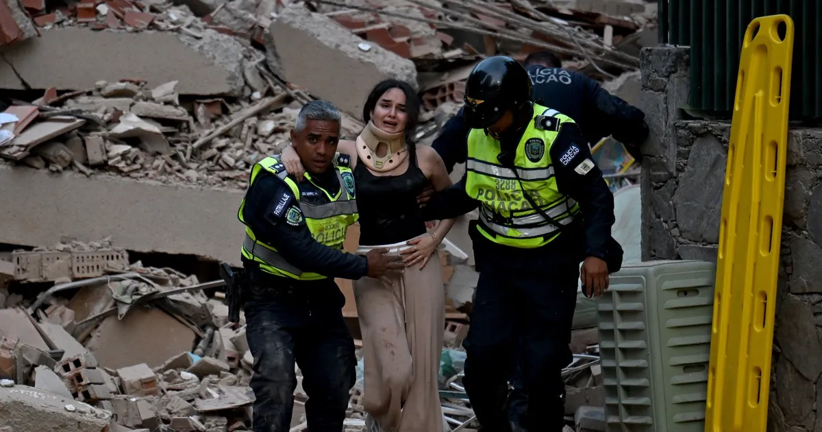 Large-scale earthquakes shake central Venezuela: injuries and collapses reported