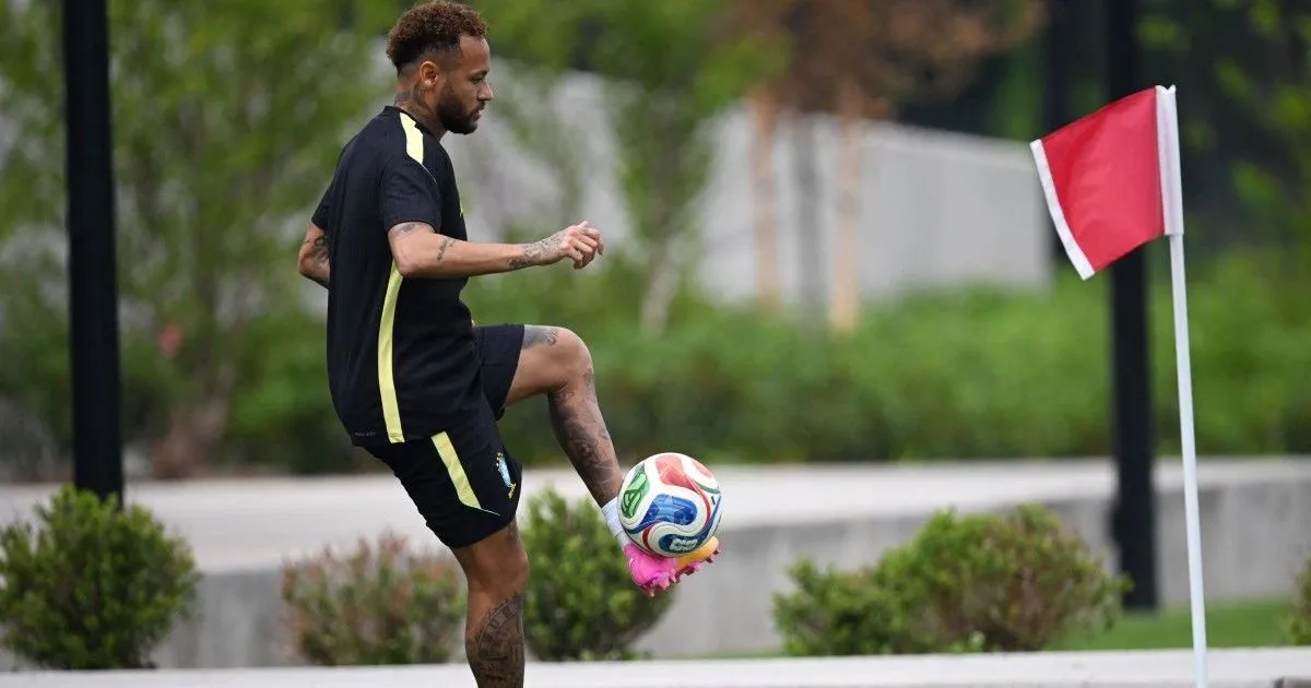 Neymar could debut against Scotland in the World Cup