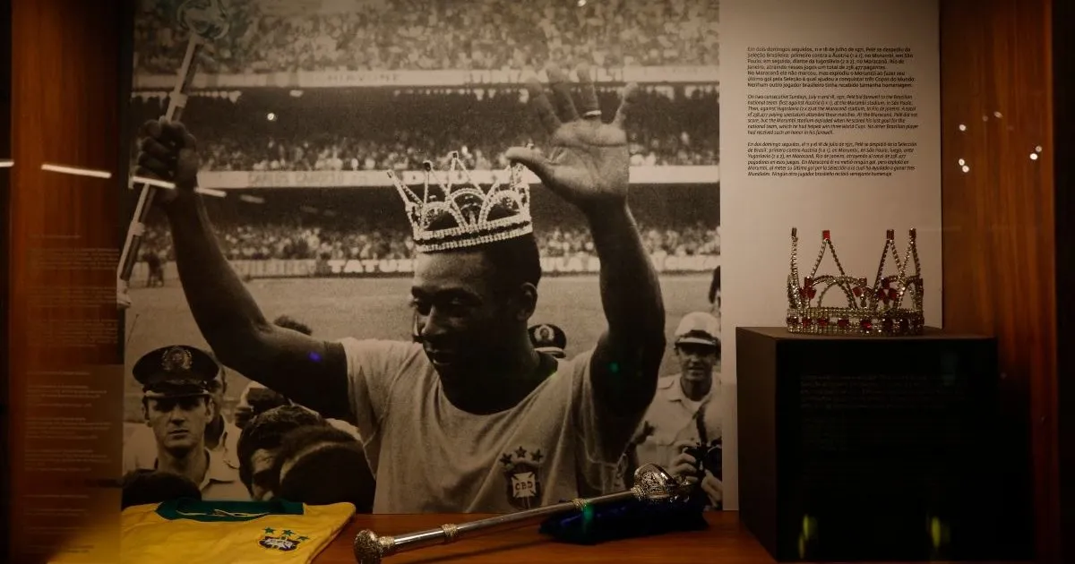 Pelé's shirt from the 1958 World Cup final is exhibited and auctioned in the US