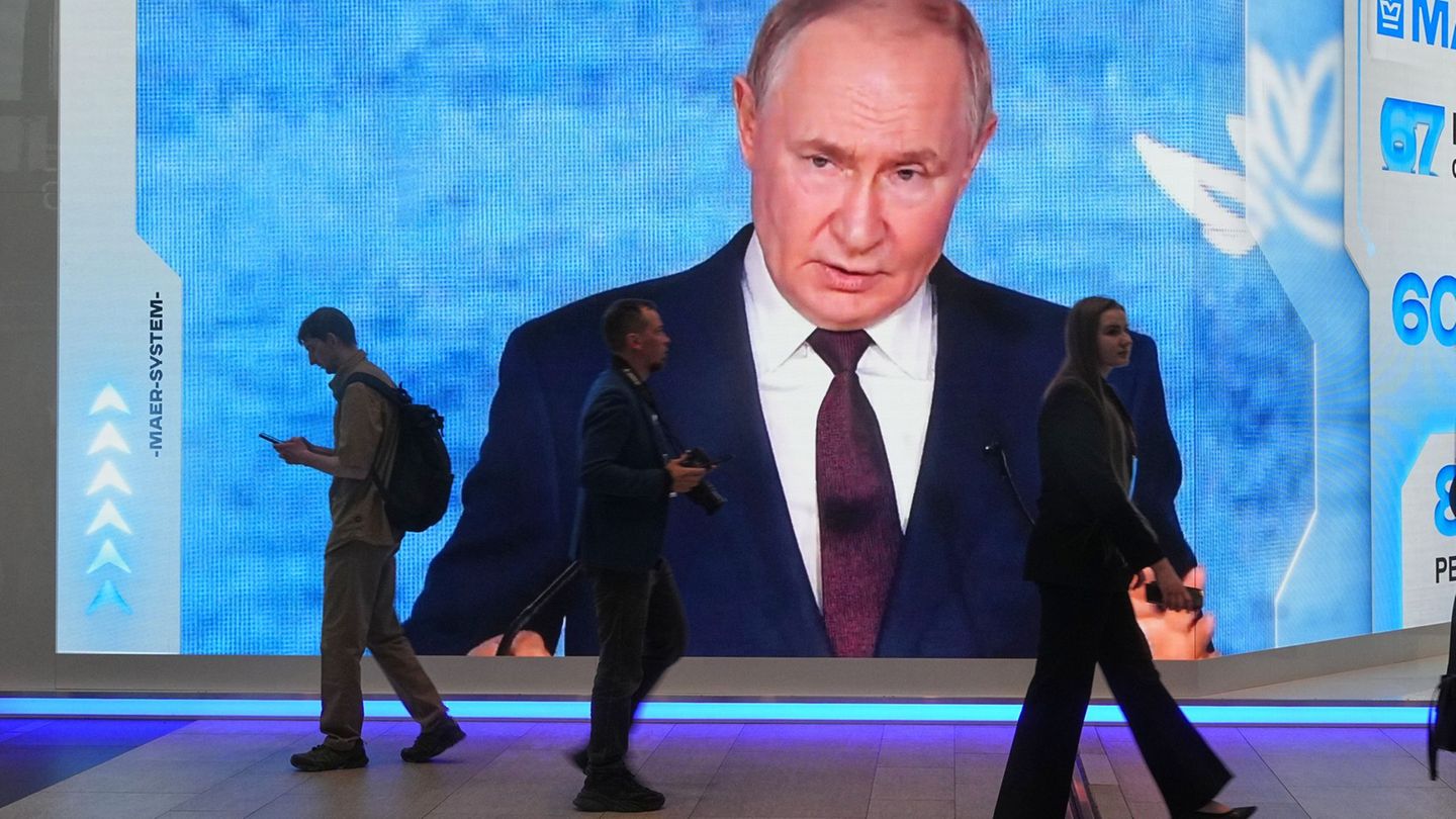 Bei der Plenarsitzung am Nachmittag hält Putin traditionell eine Rede zur Weltpolitik und der wirtschaftlichen Lage Russlands un