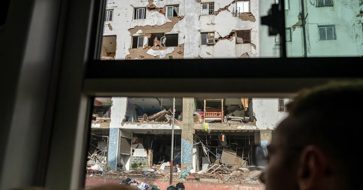 Social buildings at Chávez's mission crumble like sand castles due to earthquakes, according to reports