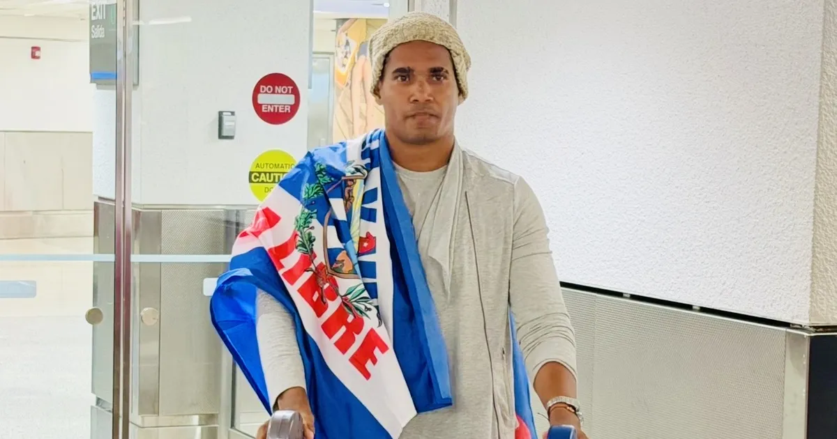 The protesting visual artist Luis Manuel Otero Alcántara arrives in Miami