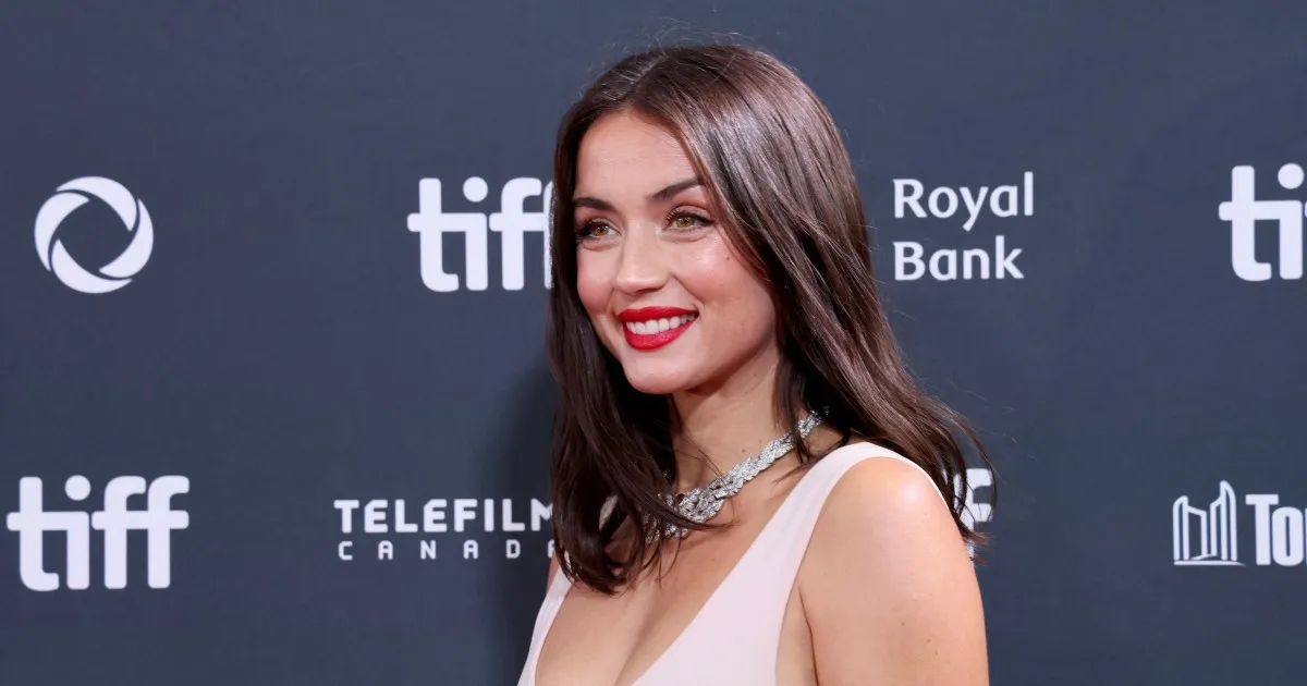 They claim that Ana de Armas and Beto Montenegro are dating