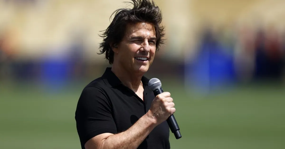 Tom Cruise and Robbie Williams warm up the World Cup final