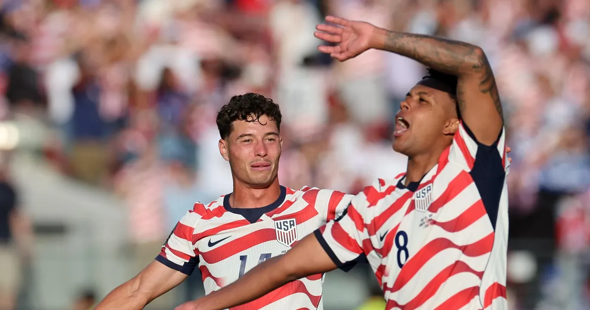 USA complies and advances to the round of 16