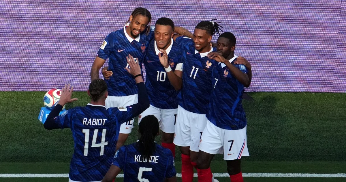 With a show by Mbappé and Olise, France advances to the round of 16 of the World Cup