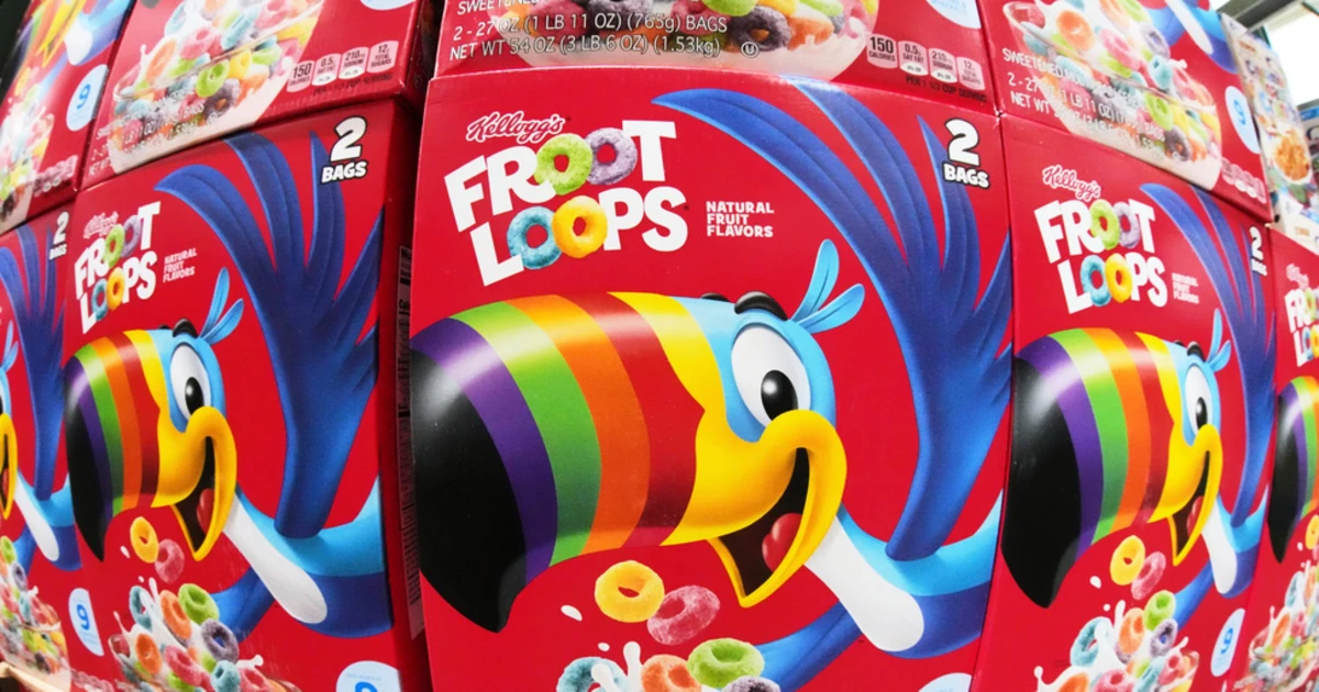 The maker of popular Froot Loops will remove artificial colors from all its cereals before the end of the year