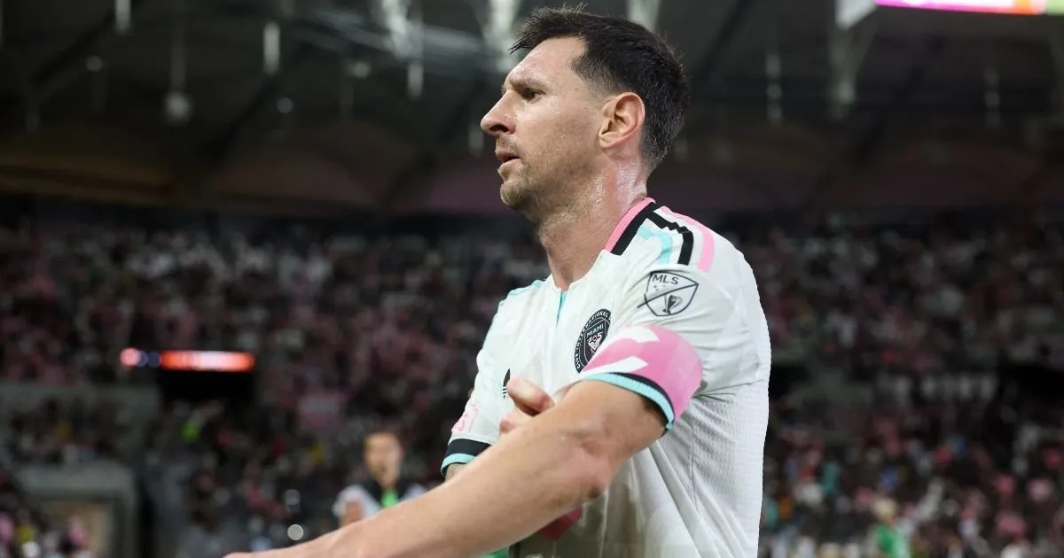 Messi says goodbye to his father with an emotional message and leaves his future in football in the air