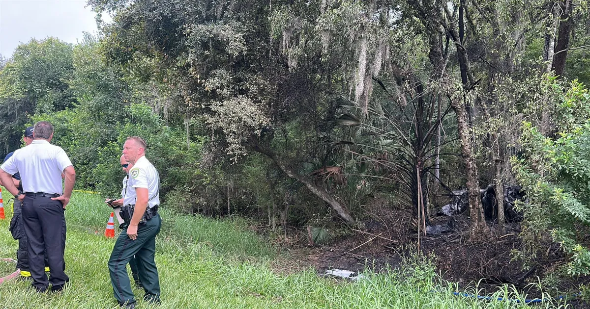 Two people die when small plane crashes in Tampa